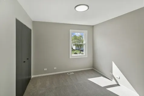 731 Roaring Brook Lane Algonquin IL 60102