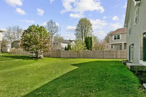 731 Roaring Brook Lane Algonquin IL 60102