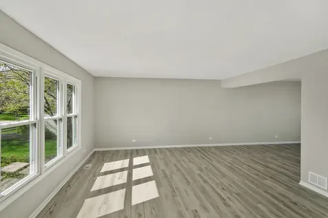 731 Roaring Brook Lane Algonquin IL 60102