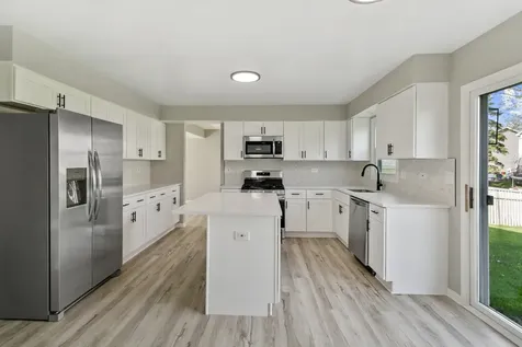 731 Roaring Brook Lane Algonquin IL 60102