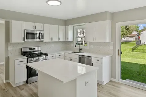 731 Roaring Brook Lane Algonquin IL 60102