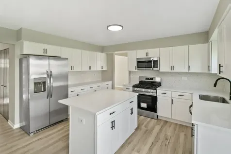 731 Roaring Brook Lane Algonquin IL 60102
