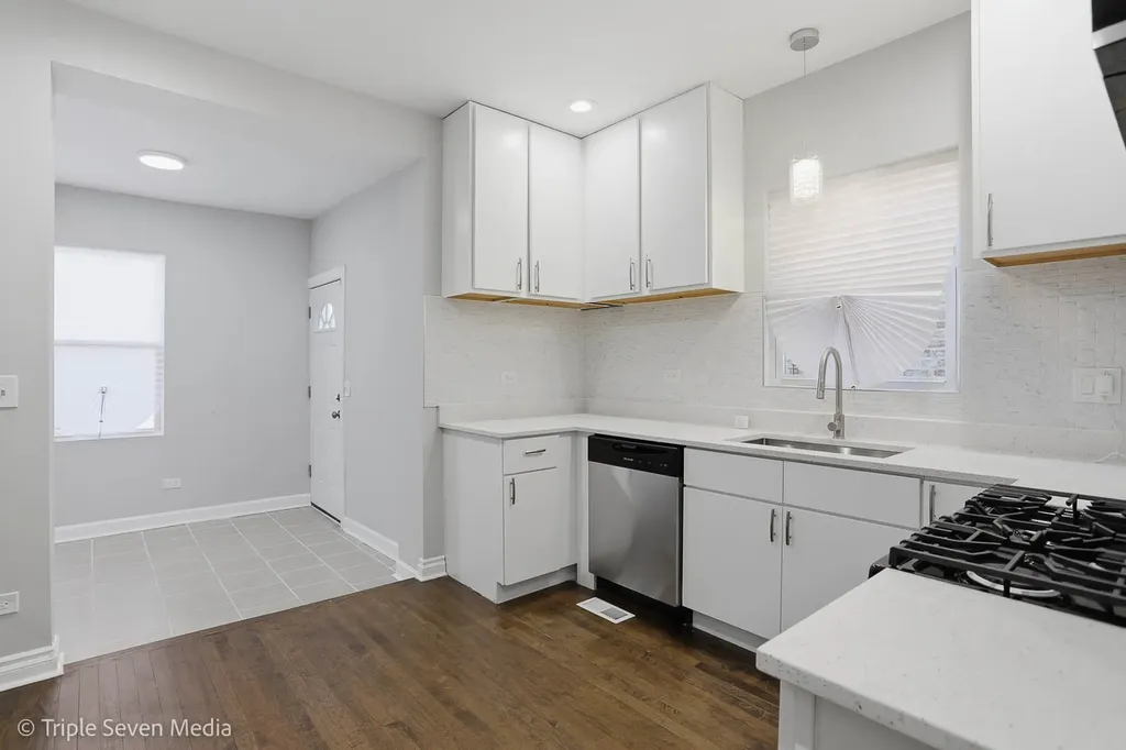 7520 South Carpenter Street Chicago IL 60620