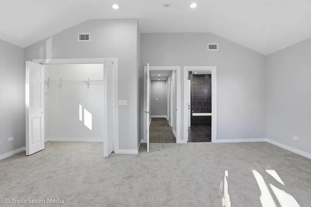 7520 South Carpenter Street Chicago IL 60620