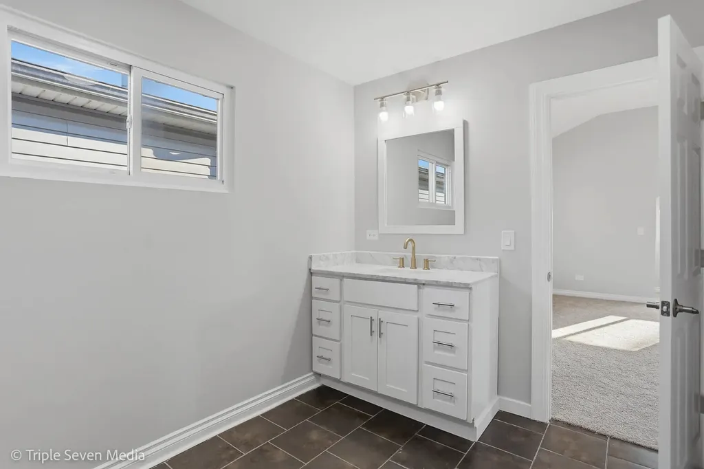 7520 South Carpenter Street Chicago IL 60620