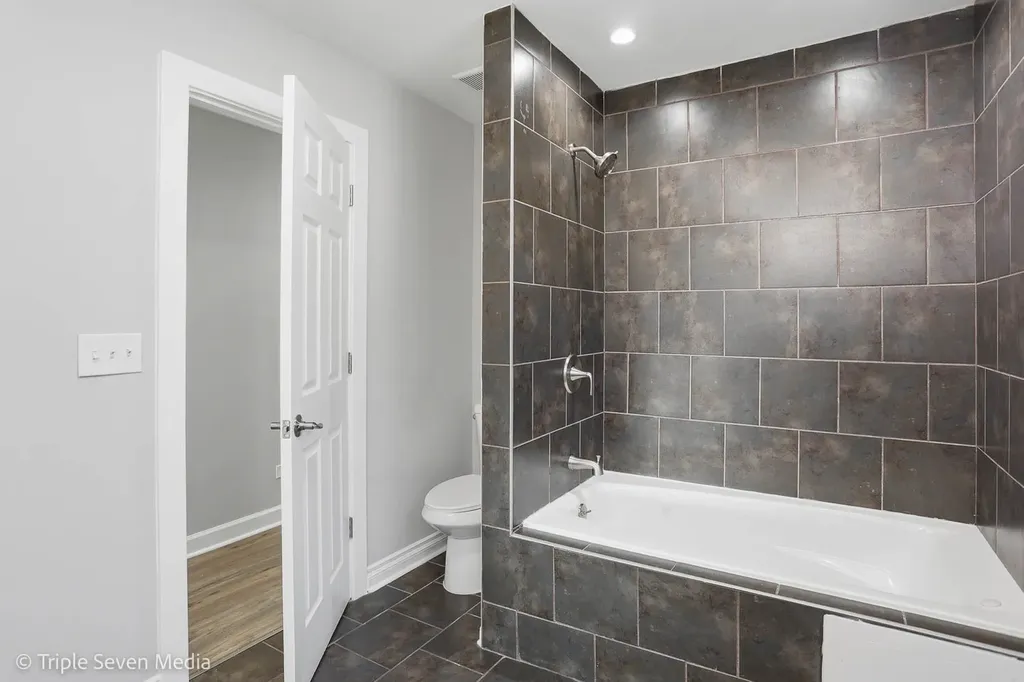 7520 South Carpenter Street Chicago IL 60620