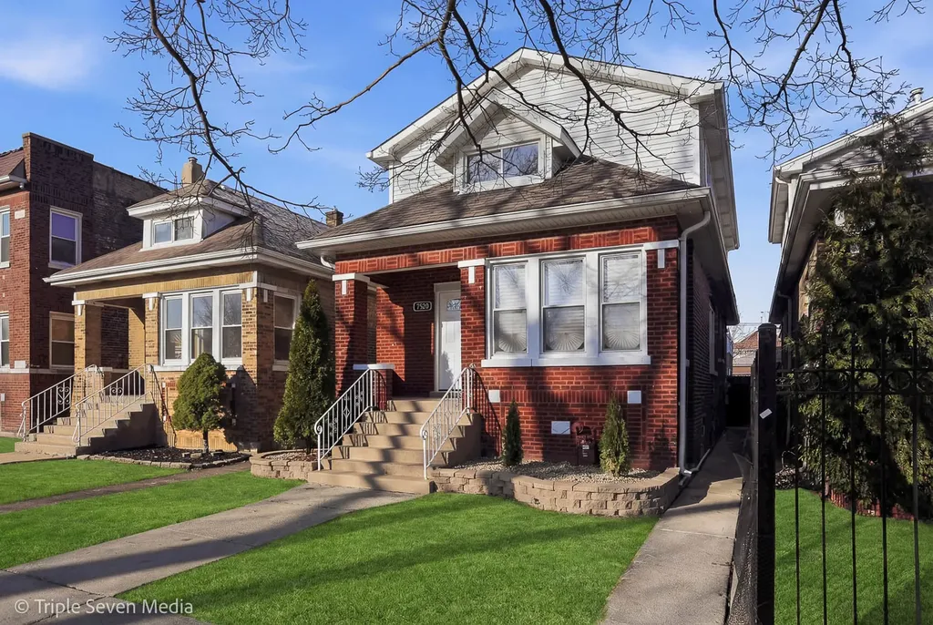 7520 South Carpenter Street Chicago IL 60620