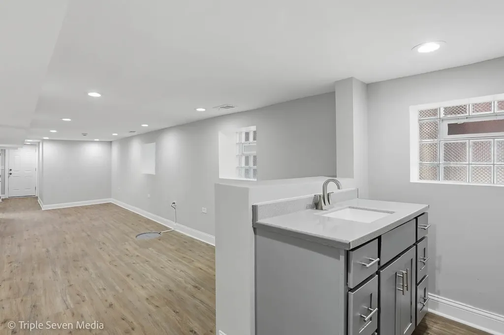 7520 South Carpenter Street Chicago IL 60620