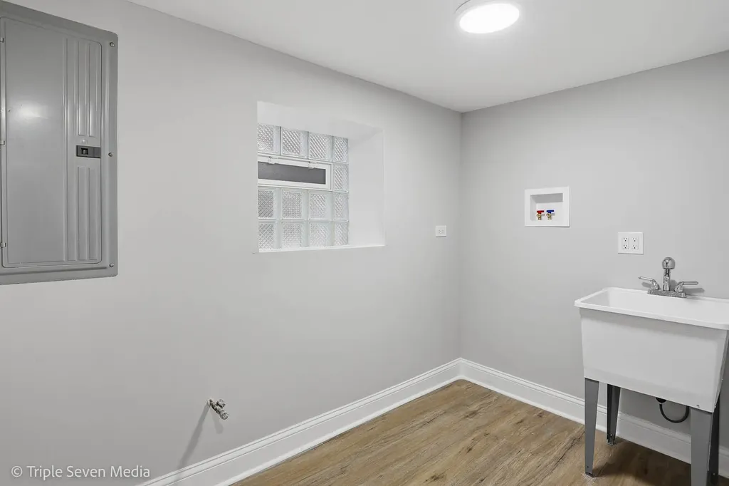 7520 South Carpenter Street Chicago IL 60620