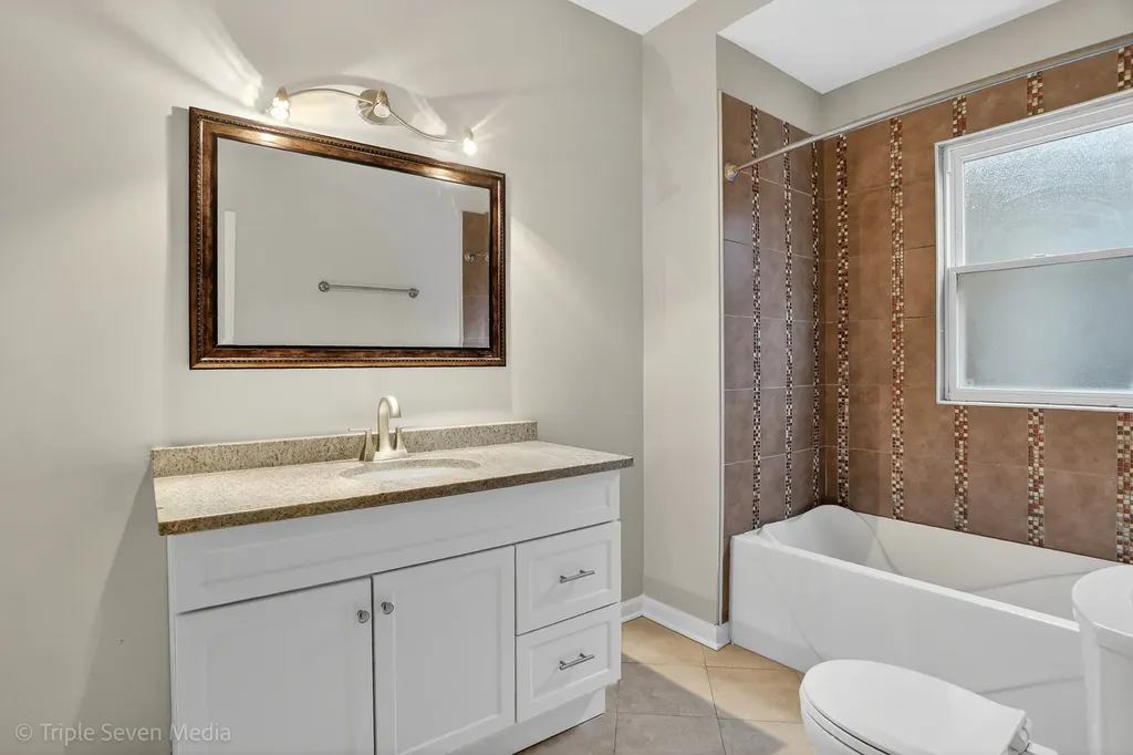 8132 South Paxton Avenue Chicago IL 60617