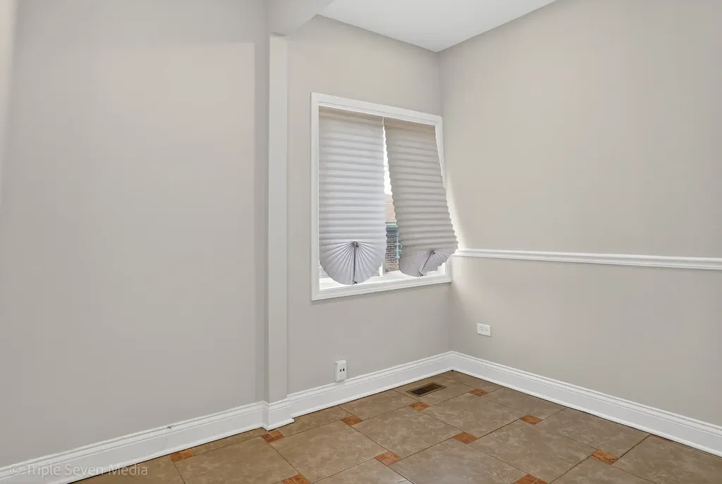8132 South Paxton Avenue Chicago IL 60617