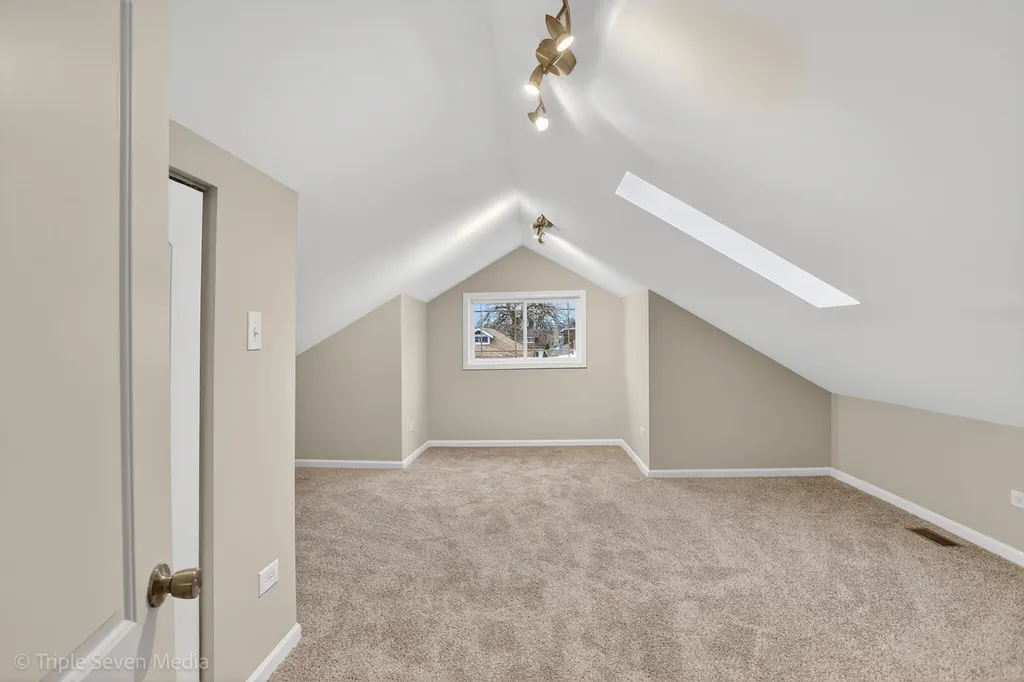 8132 South Paxton Avenue Chicago IL 60617