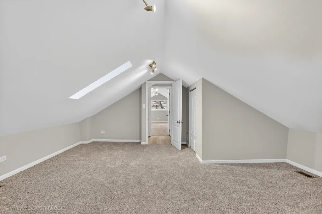 8132 South Paxton Avenue Chicago IL 60617