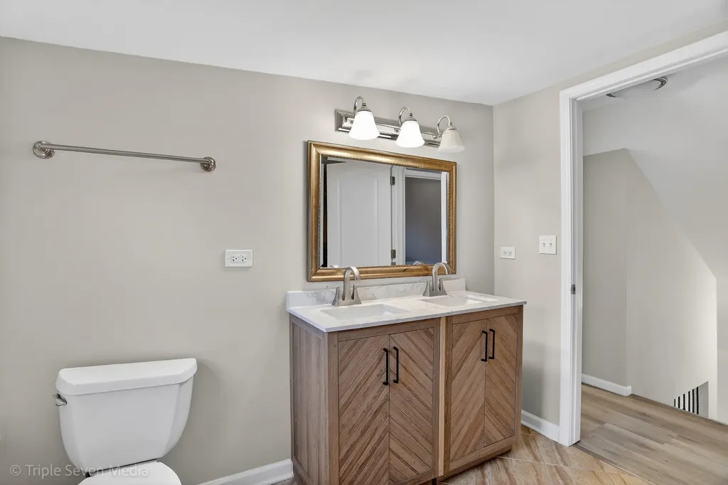8132 South Paxton Avenue Chicago IL 60617