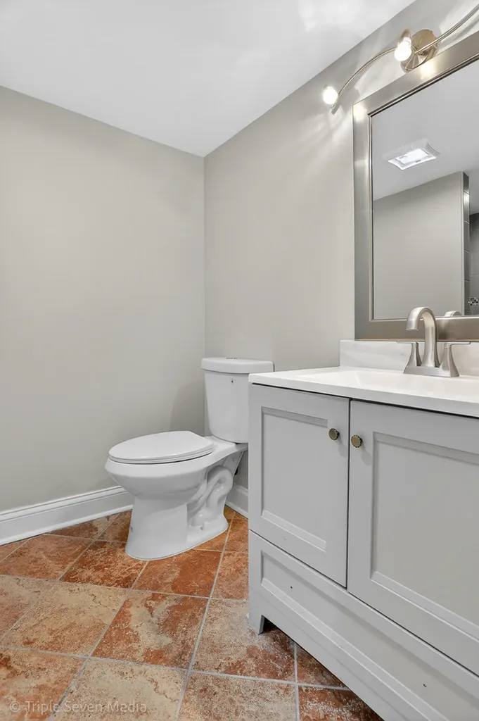 8132 South Paxton Avenue Chicago IL 60617