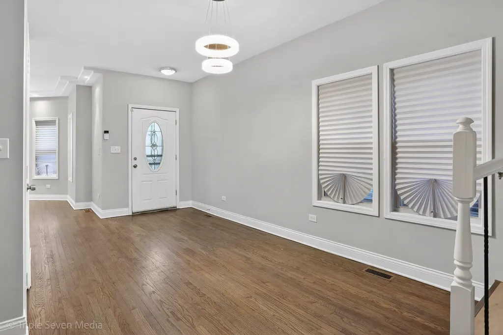 8132 South Paxton Avenue Chicago IL 60617