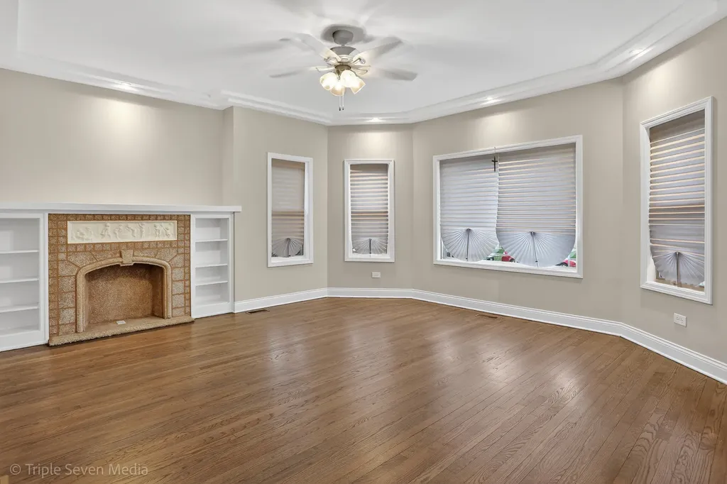 8132 South Paxton Avenue Chicago IL 60617
