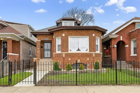 8132 South Paxton Avenue Chicago IL 60617