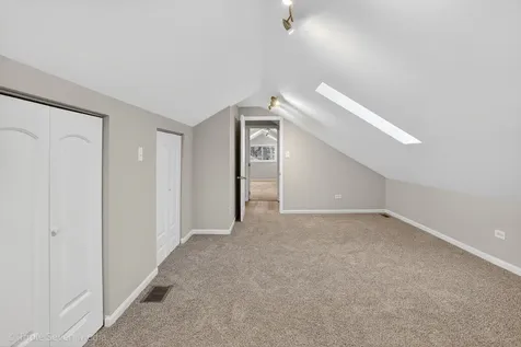 8132 South Paxton Avenue Chicago IL 60617