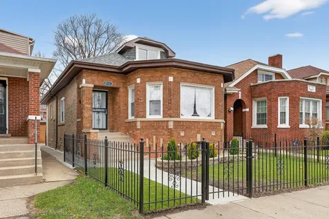 8132 South Paxton Avenue Chicago IL 60617