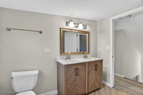 8132 South Paxton Avenue Chicago IL 60617