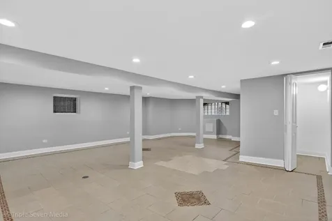 8132 South Paxton Avenue Chicago IL 60617