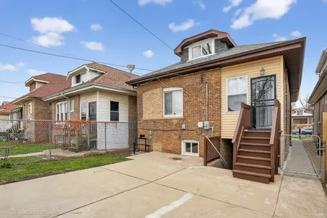8132 South Paxton Avenue Chicago IL 60617