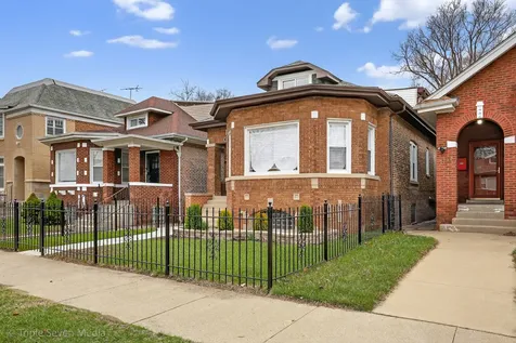 8132 South Paxton Avenue Chicago IL 60617