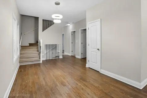 8132 South Paxton Avenue Chicago IL 60617