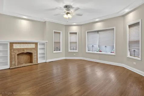 8132 South Paxton Avenue Chicago IL 60617