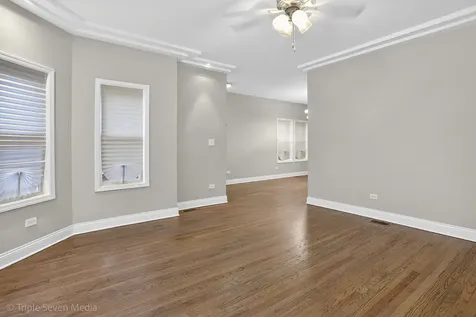8132 South Paxton Avenue Chicago IL 60617