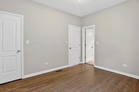 8132 South Paxton Avenue Chicago IL 60617