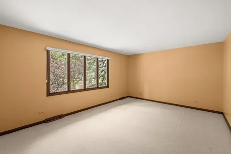 9 Buckingham Drive Sugar Grove IL 60554