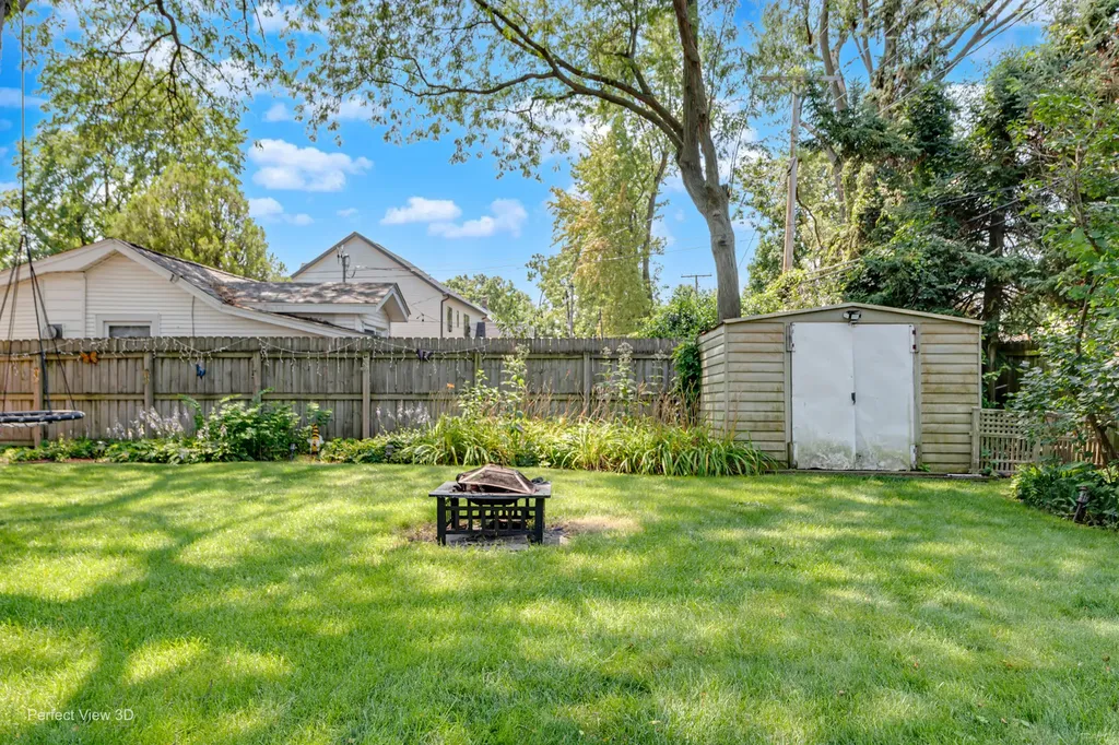 935 North Webster Street Naperville IL 60563