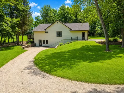 2579 West Fairgrounds Road Freeport IL 61032