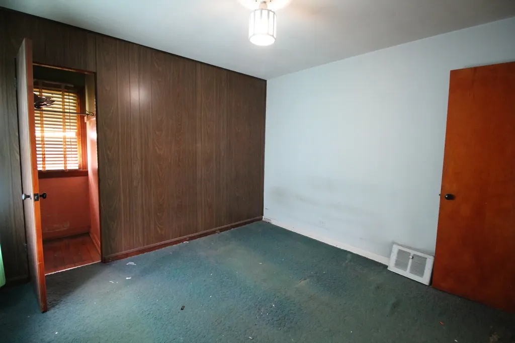 5615 South Nordica Avenue Chicago IL 60638