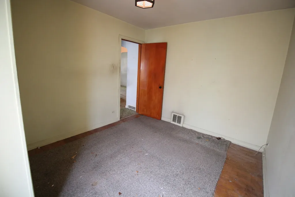 5615 South Nordica Avenue Chicago IL 60638