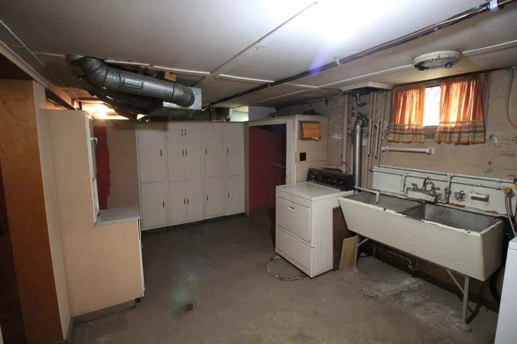 5615 South Nordica Avenue Chicago IL 60638
