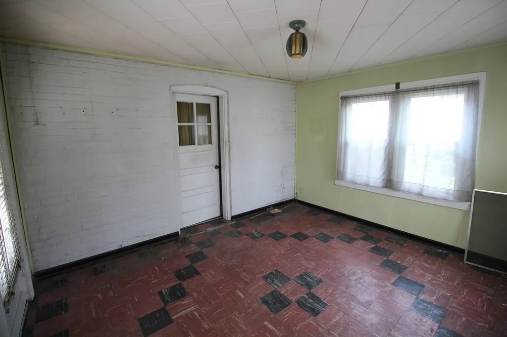 5615 South Nordica Avenue Chicago IL 60638