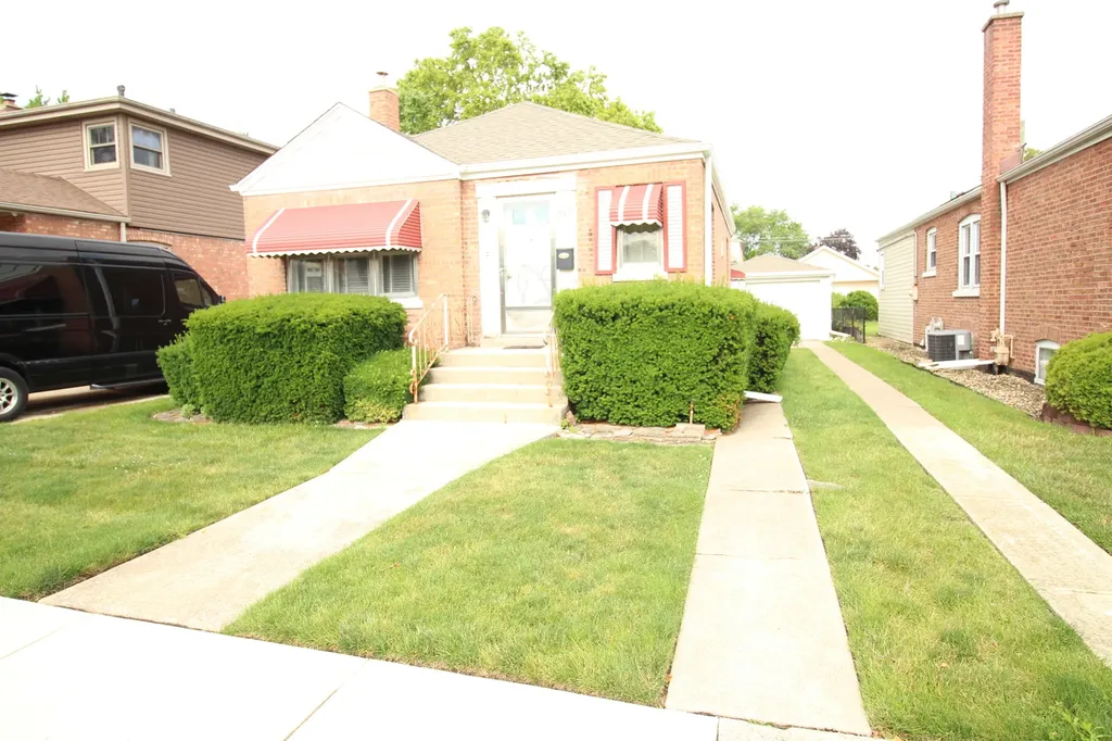 5615 South Nordica Avenue Chicago IL 60638