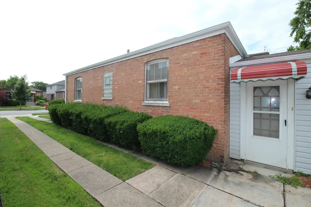 5615 South Nordica Avenue Chicago IL 60638