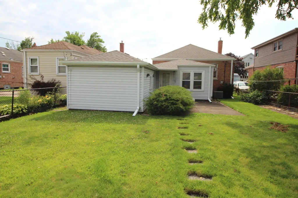5615 South Nordica Avenue Chicago IL 60638