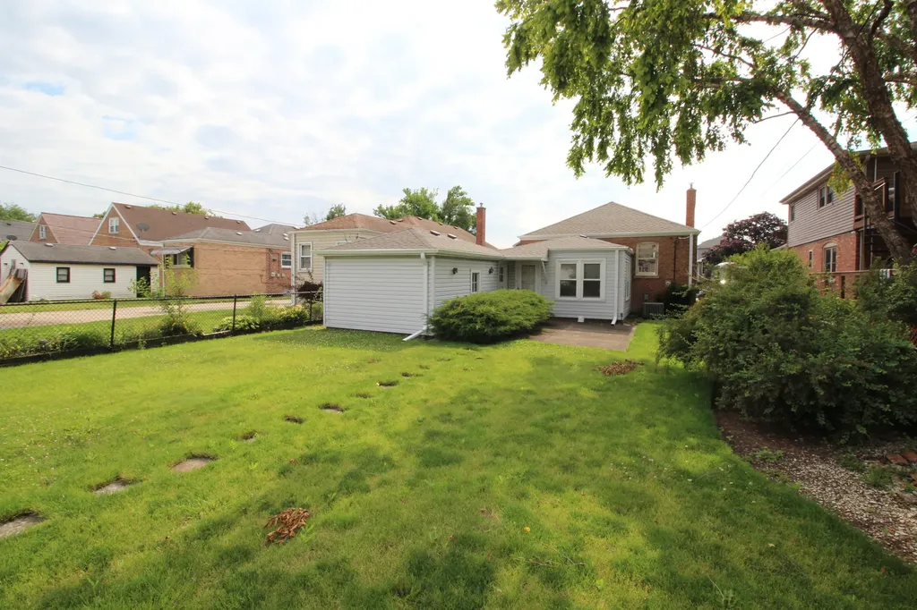 5615 South Nordica Avenue Chicago IL 60638
