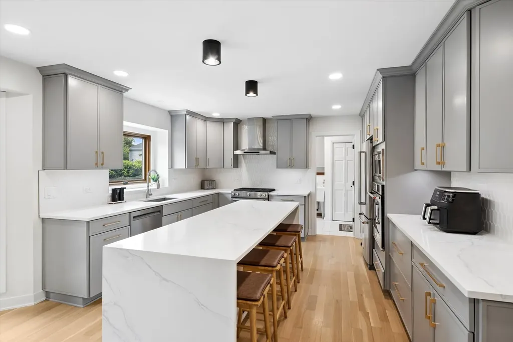 510 De Lasalle Avenue Naperville IL 60565