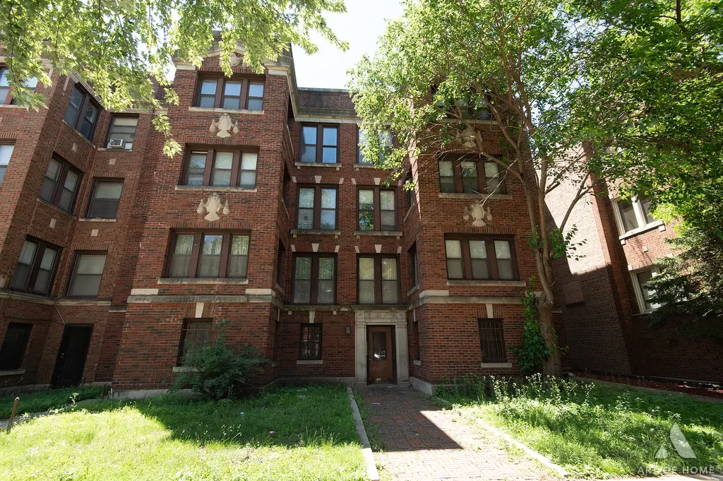 6830 South Paxton Avenue Chicago IL 60649