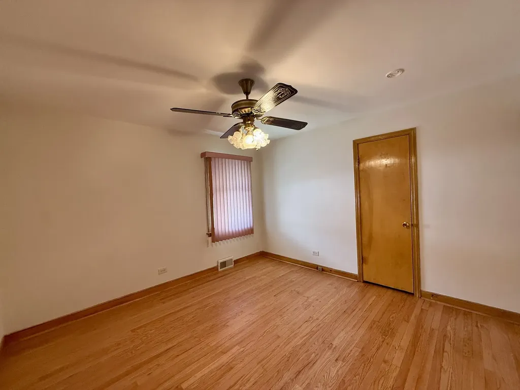 10416 South Sacramento Avenue Chicago IL 60655