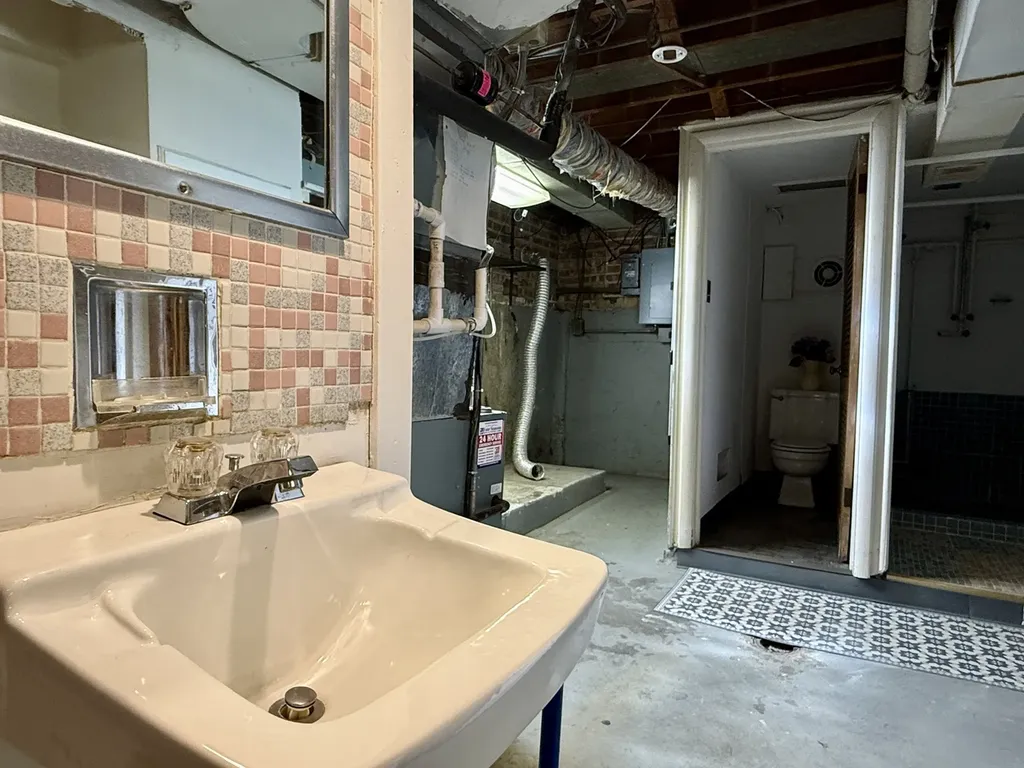10416 South Sacramento Avenue Chicago IL 60655