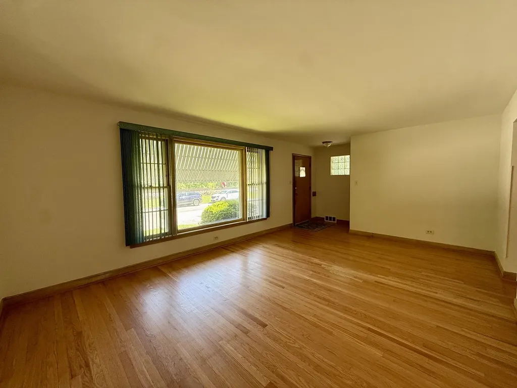 10416 South Sacramento Avenue Chicago IL 60655