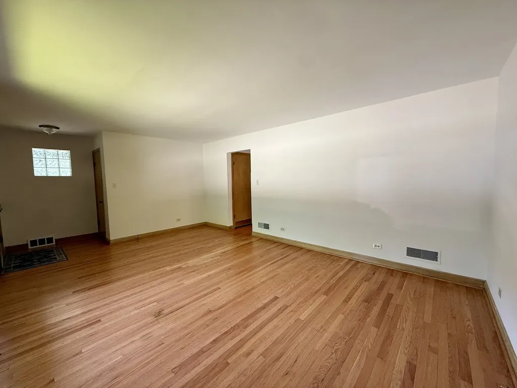 10416 South Sacramento Avenue Chicago IL 60655
