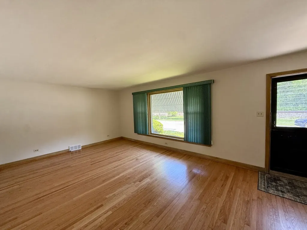 10416 South Sacramento Avenue Chicago IL 60655